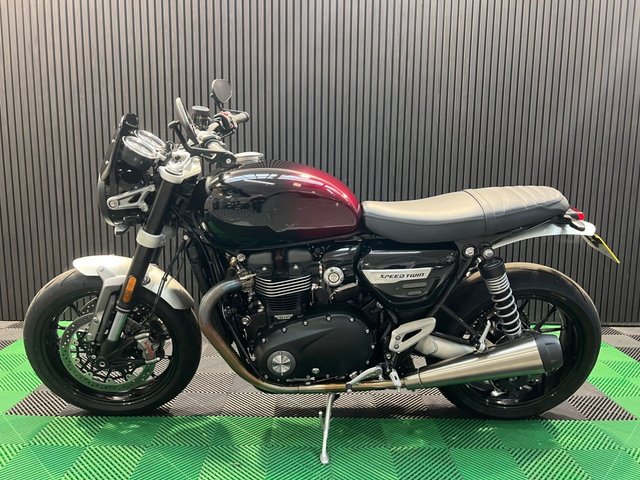 View our TRIUMPH SPEED TWIN 1200