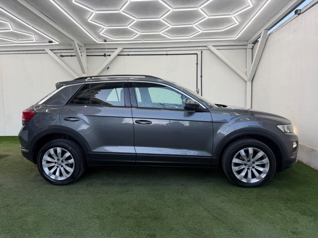 View our VOLKSWAGEN T-ROC