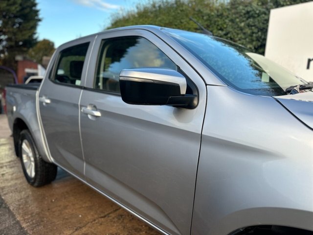 2022 ISUZU D-MAX - Photo 12