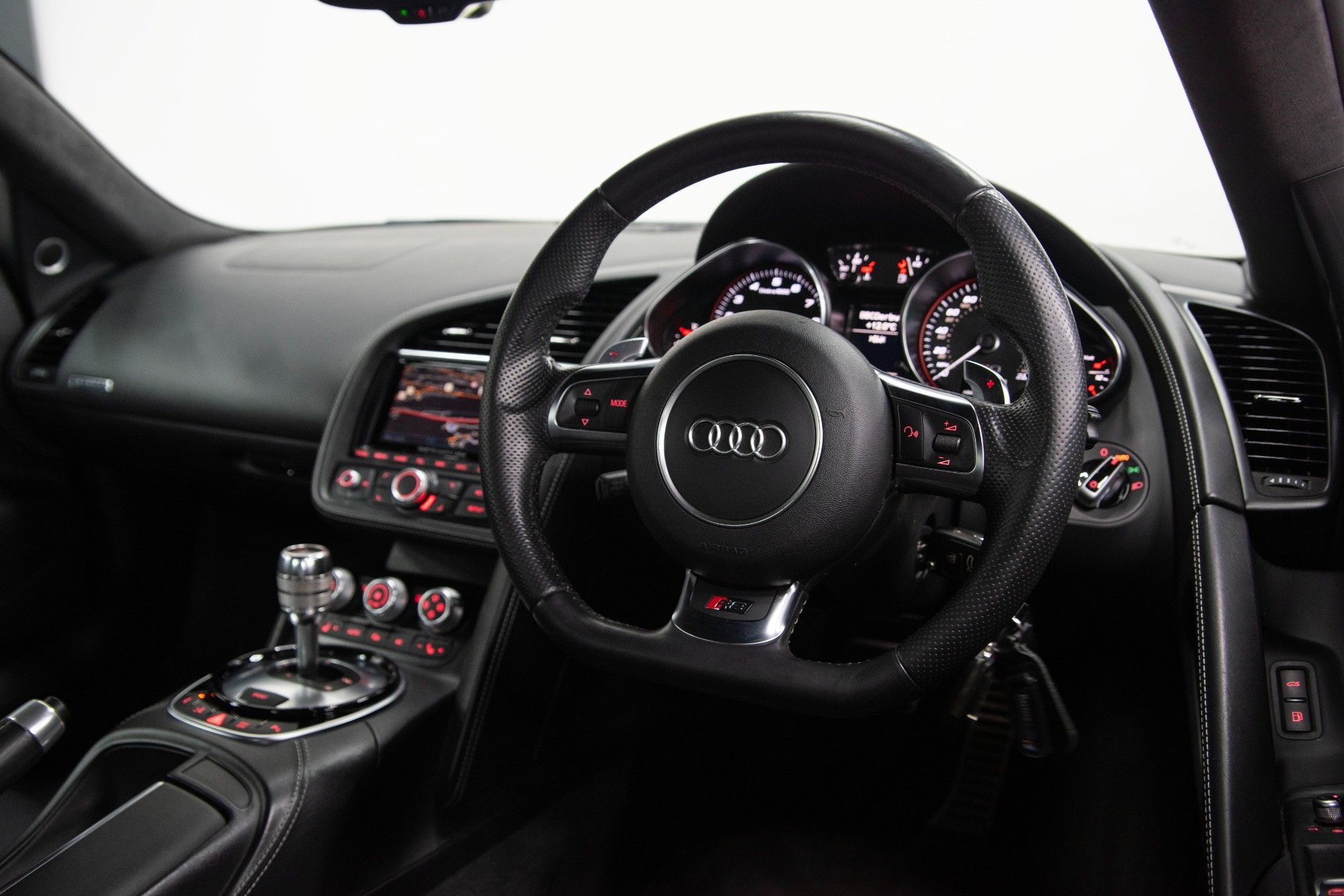 USED 2013 62 AUDI R8 5.2 FSI V10 S Tronic 