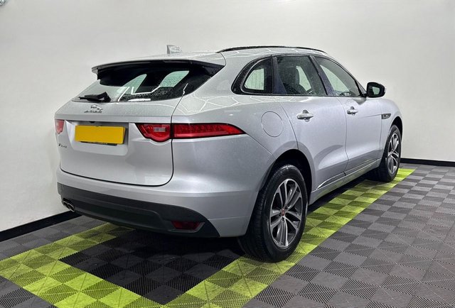 2017 JAGUAR F-PACE - Photo 2