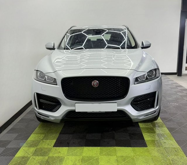 2017 JAGUAR F-PACE - Photo 4