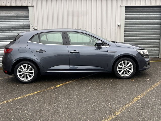 2018 RENAULT MEGANE - Photo 6