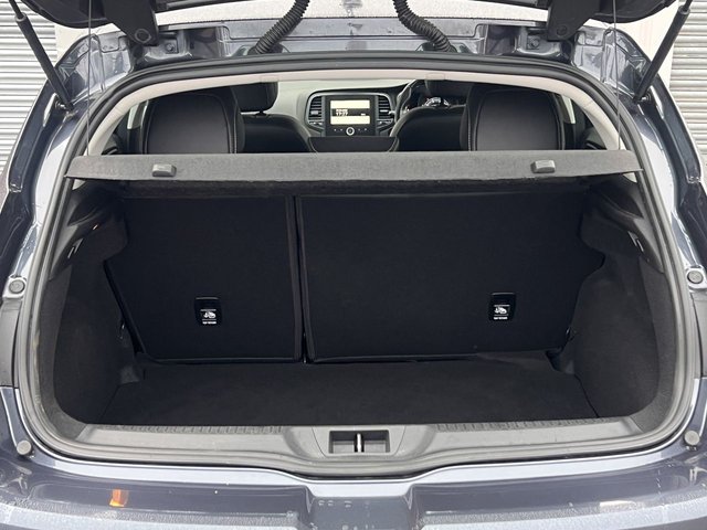 2018 RENAULT MEGANE - Photo 9