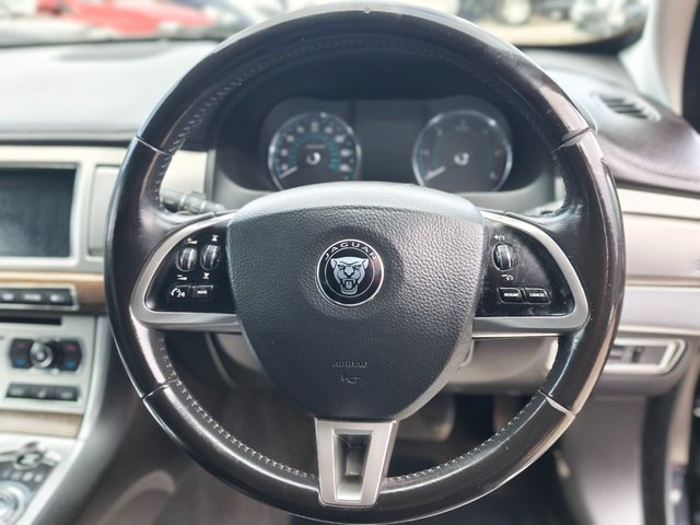 2015 JAGUAR XF - Photo 3