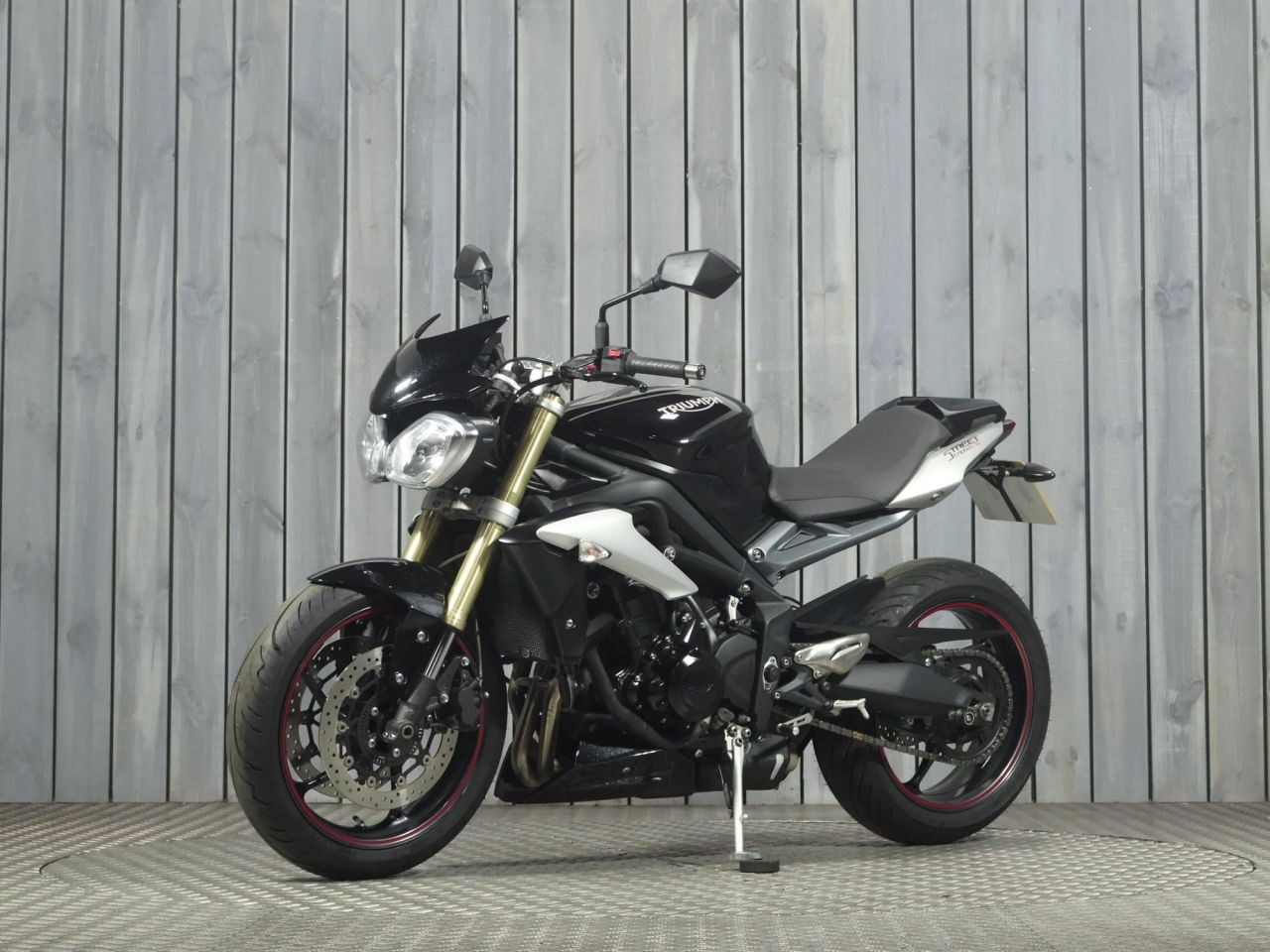 TRIUMPH STREET TRIPLE 675