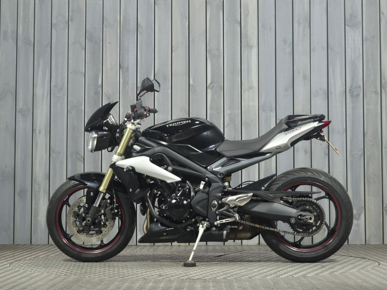 TRIUMPH STREET TRIPLE 675