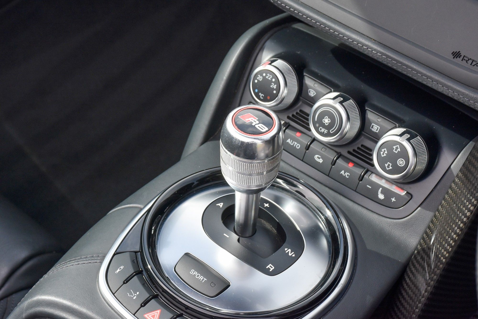 USED 2013 13 AUDI R8 5.2 FSI V10 Spyder 2dr Petrol S Tronic quattro Euro 5 (525 ps) 