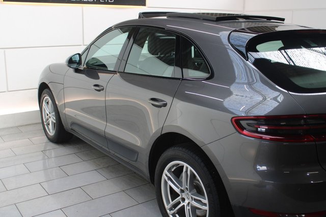 2015 PORSCHE MACAN - Photo 12