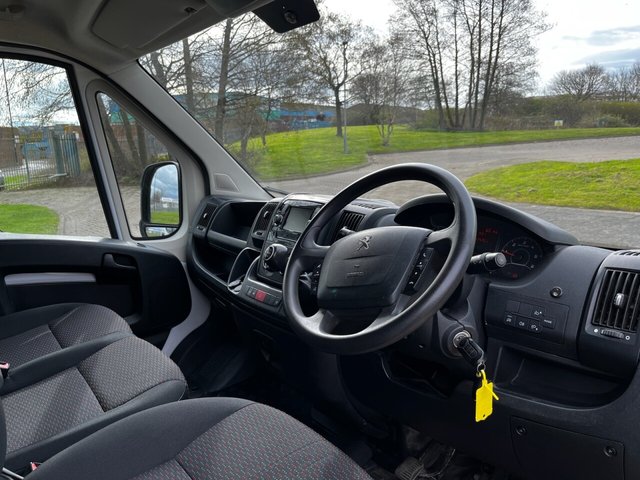 PEUGEOT BOXER 2.2 BlueHDi 335 Professional Panel Van 5dr Diesel Manual L3 H2 Euro 6 (s/s) (140 ps) - Photo 12