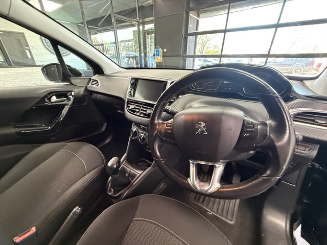 2017 PEUGEOT 208 - Photo 5