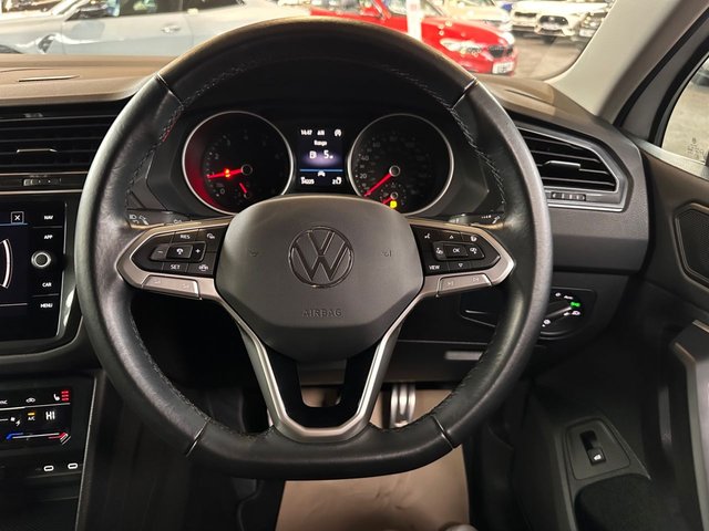 2021 VOLKSWAGEN TIGUAN - Photo 3