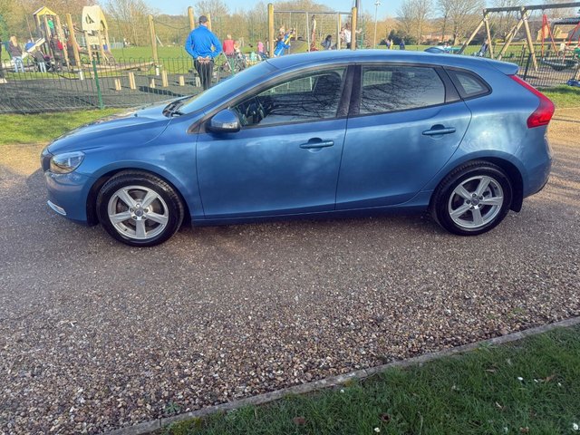 2015 VOLVO V40 - Photo 8