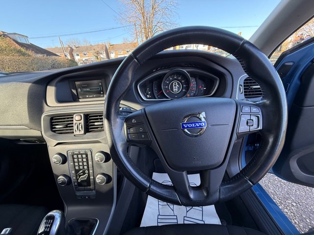 2015 VOLVO V40 - Photo 10