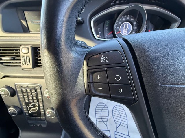 2015 VOLVO V40 - Photo 11