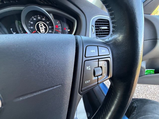 2015 VOLVO V40 - Photo 12