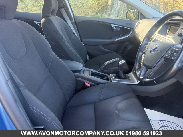 2015 VOLVO V40 - Photo 5