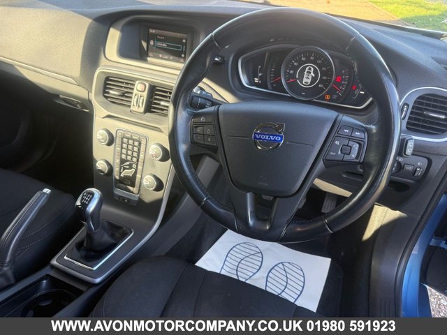 2015 VOLVO V40 - Photo 6