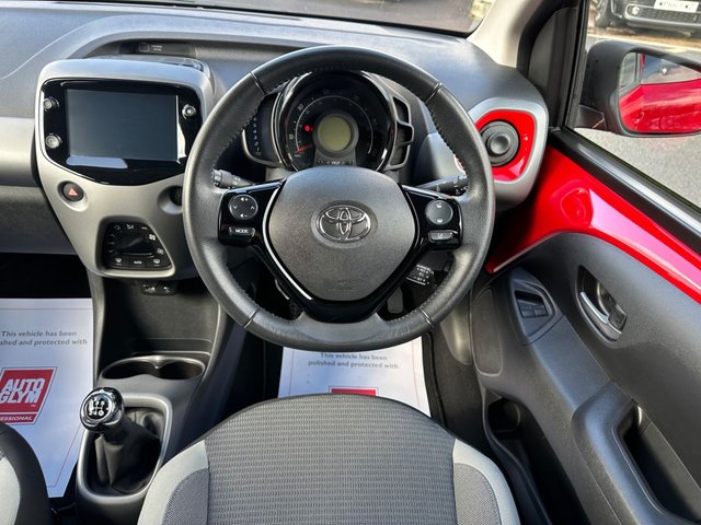 2020 TOYOTA AYGO - Photo 3