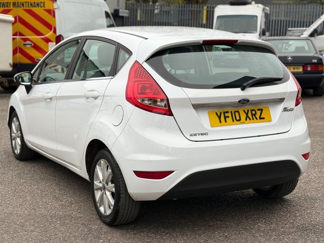 2010 FORD FIESTA - Photo 6