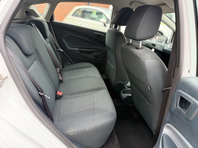 2010 FORD FIESTA - Photo 8