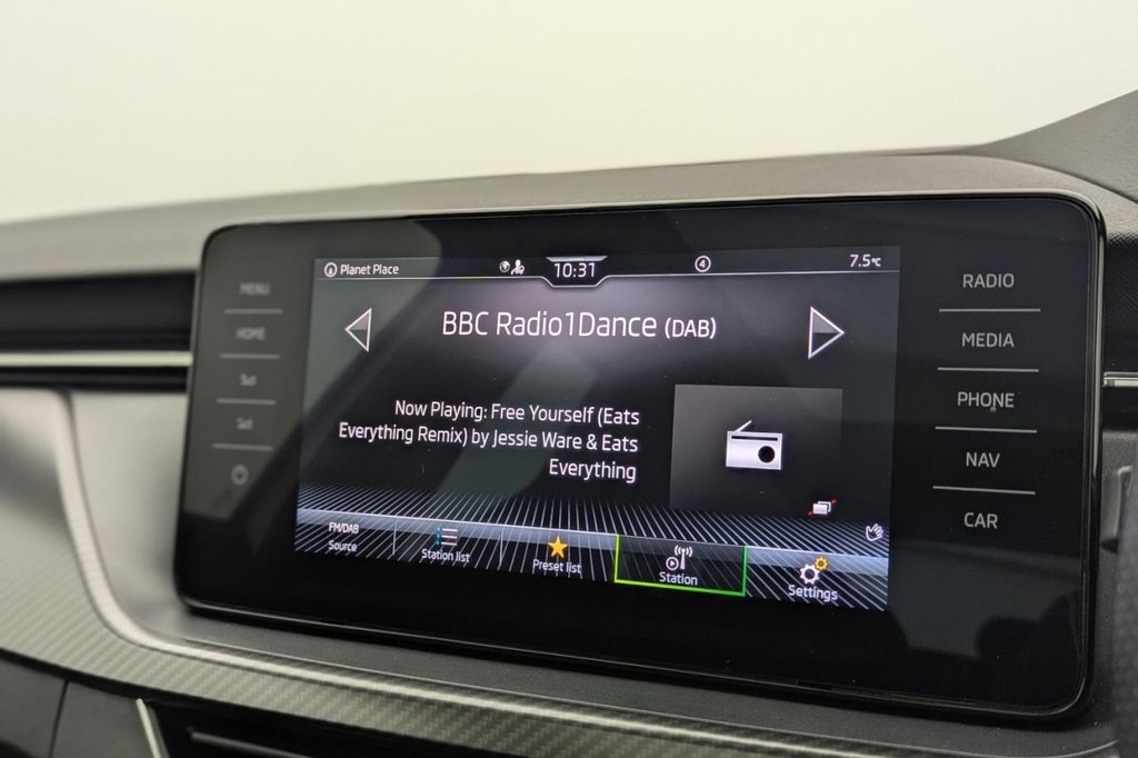 USED 2022 72 SKODA KAMIQ 1.0 TSI Monte Carlo SUV 5dr Petrol DSG Euro 6 (s/s) (110 ps) Pan Roof, Car Play, Sat Nav