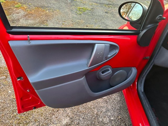 2011 TOYOTA AYGO - Photo 11