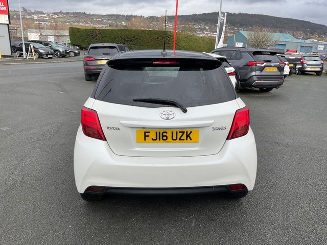 2016 TOYOTA YARIS - Photo 7