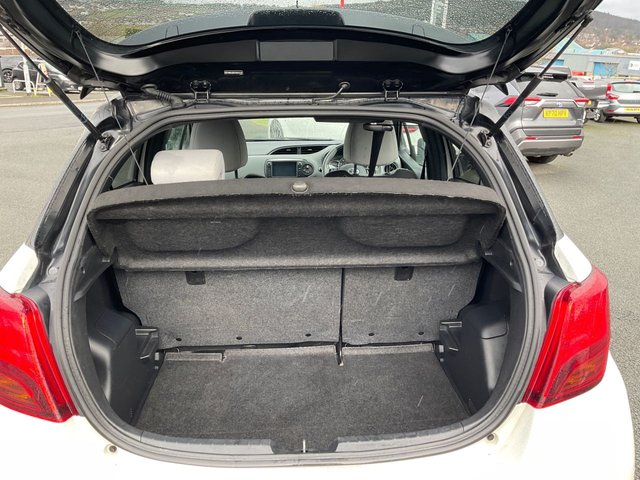 2016 TOYOTA YARIS - Photo 8