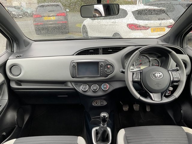 2016 TOYOTA YARIS - Photo 6