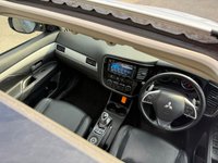 USED 2014 64 MITSUBISHI OUTLANDER 2.0h 12kWh GX4hs SUV 5dr Petrol Plug-in Hybrid CVT 4WD Euro 5 (s/s) (200 ps) HEATED FRONT SEATS, CRUISE CONTROL