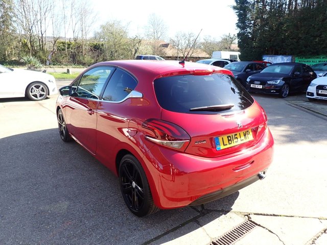 2015 PEUGEOT 208 - Photo 5