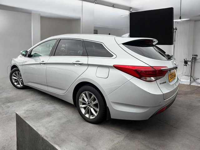 2016 65 HYUNDAI I40 1.7 CRDi Blue Drive SE Nav Tourer 5dr Diesel Manual Euro 6 (s/s) (115 ps) - Photo 3