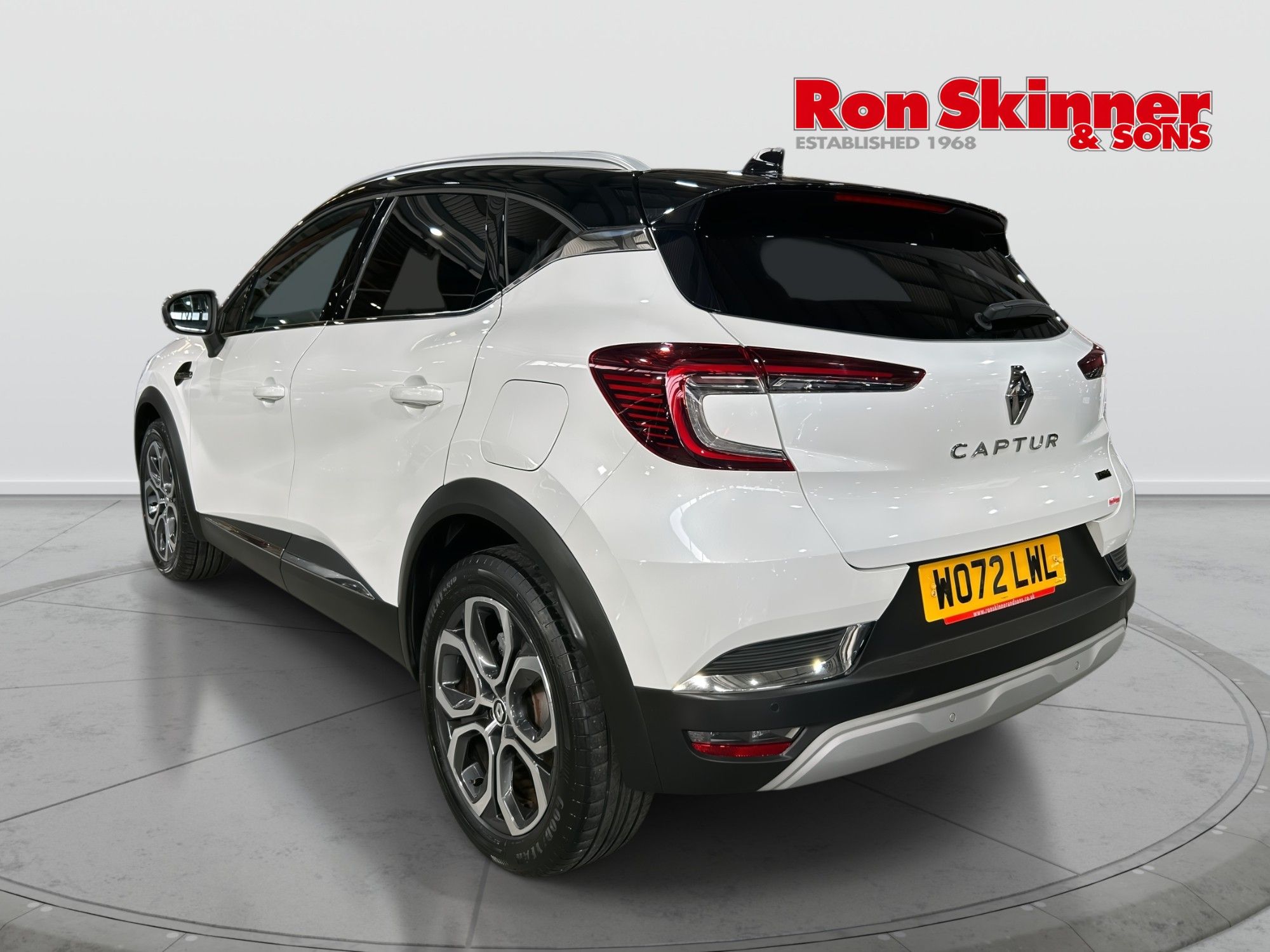 USED 2023 72 RENAULT CAPTUR 1.6 E-TECH 9.8kWh techno SUV 5dr Petrol Plug-in Hybrid Auto Euro 6 (s/s) (160 ps) 