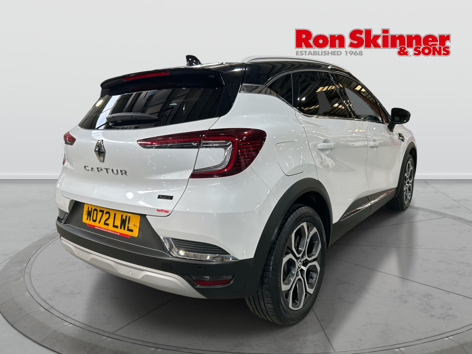 USED 2023 72 RENAULT CAPTUR 1.6 E-TECH 9.8kWh techno SUV 5dr Petrol Plug-in Hybrid Auto Euro 6 (s/s) (160 ps) 