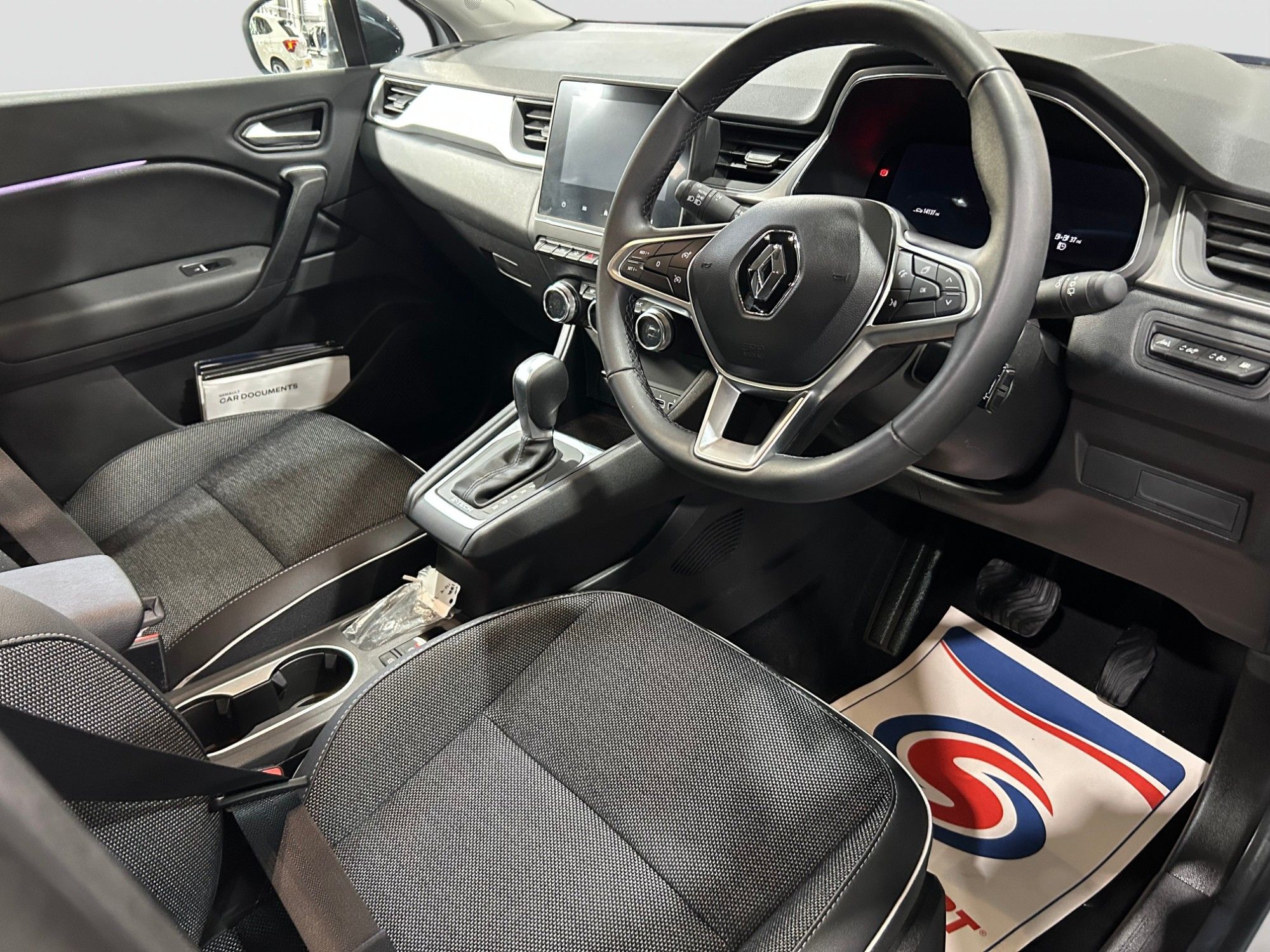 USED 2023 72 RENAULT CAPTUR 1.6 E-TECH 9.8kWh techno SUV 5dr Petrol Plug-in Hybrid Auto Euro 6 (s/s) (160 ps) 