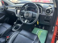 USED 2018 18 MG MG ZS 1.5 VTi-TECH Exclusive SUV 5dr Petrol Manual Euro 6 (s/s) (106 ps) - APPLE CAR PLAY - LEATHER SEATS - REVERSE CAMERA - P/SENSORS - BLUETOOTH - CRUISE