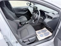 USED 2020 70 TOYOTA COROLLA Grey 2.0 VVT-h Design Touring Sports, 74,973 miles, ULEZ compliant, Hybrid auto, 8in Touchscreen, CarPlay/Android Auto, Sat Nav, Rear Camera, A/C. This 2020 Toyota Corolla VVT-h Design boasts an impressive service history with its last service completed on 30th October 2025 at 58,505 miles, offering peace of mind for its next owner. This Euro 6 compliant model features a powerful yet efficient 2.0L petrol hybrid engine, paired with the Design trim for a refined driving experience. You'll also benefit from a 3 month warranty and a 12 month MOT provided on purchase, ensuring roadworthiness.  Experience enhanced comfort and convenience with h