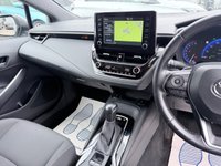 USED 2020 70 TOYOTA COROLLA Grey 2.0 VVT-h Design Touring Sports, 74,973 miles, ULEZ compliant, Hybrid auto, 8in Touchscreen, CarPlay/Android Auto, Sat Nav, Rear Camera, A/C. This 2020 Toyota Corolla VVT-h Design boasts an impressive service history with its last service completed on 30th October 2025 at 58,505 miles, offering peace of mind for its next owner. This Euro 6 compliant model features a powerful yet efficient 2.0L petrol hybrid engine, paired with the Design trim for a refined driving experience. You'll also benefit from a 3 month warranty and a 12 month MOT provided on purchase, ensuring roadworthiness.  Experience enhanced comfort and convenience with h