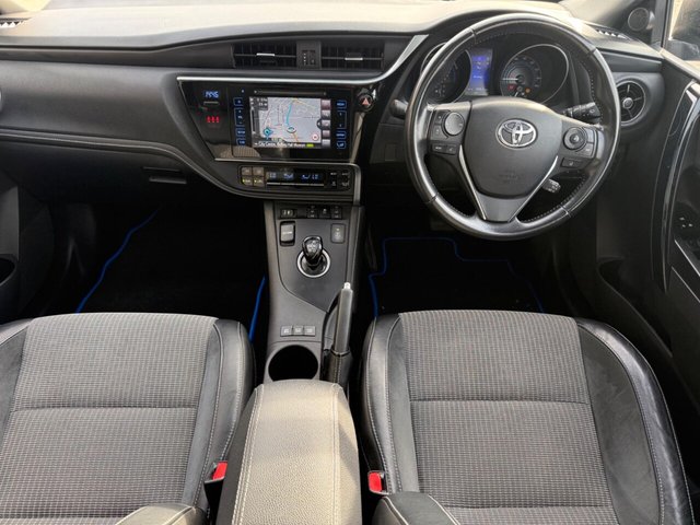 2017 TOYOTA AURIS - Photo 4