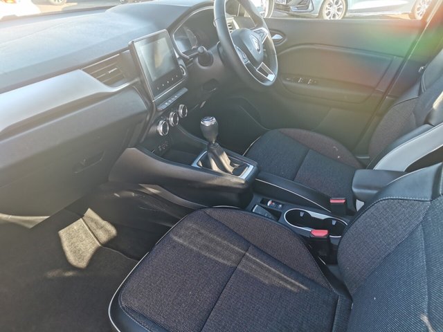 2022 RENAULT CAPTUR - Photo 9