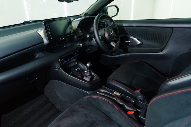 2021 TOYOTA YARIS - Photo 12