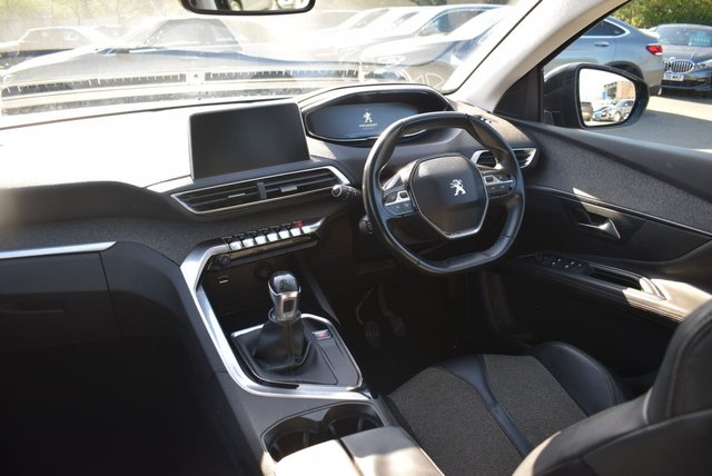 2018 PEUGEOT 3008 - Photo 3