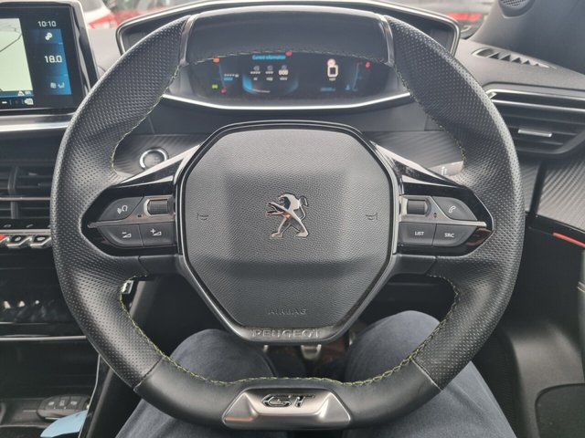 2021 PEUGEOT 2008 - Photo 8