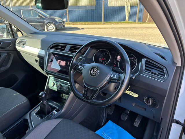2018 VOLKSWAGEN TIGUAN - Photo 2