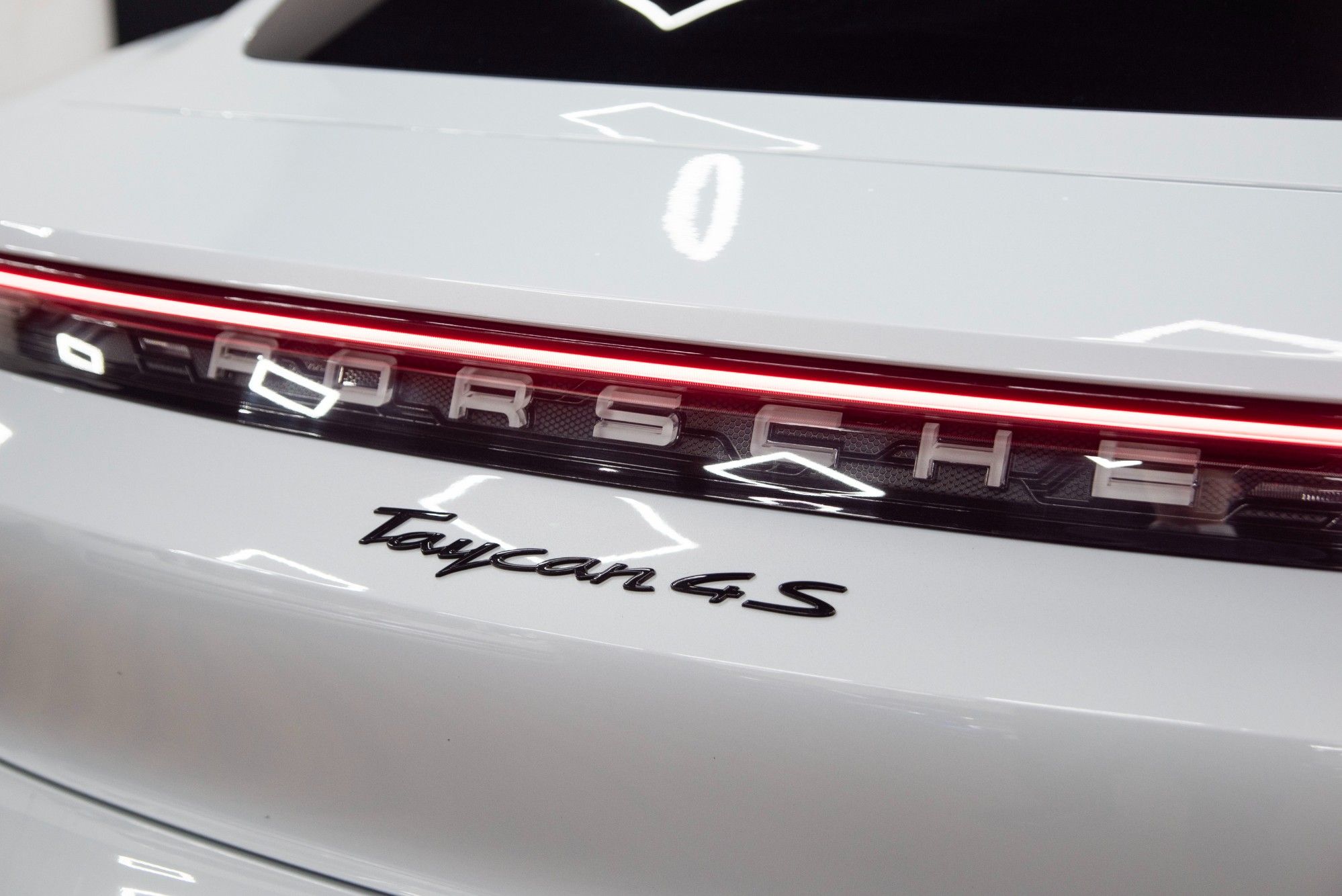 USED 2023 23 PORSCHE TAYCAN Performance Plus 93.4kWh 4S Saloon  