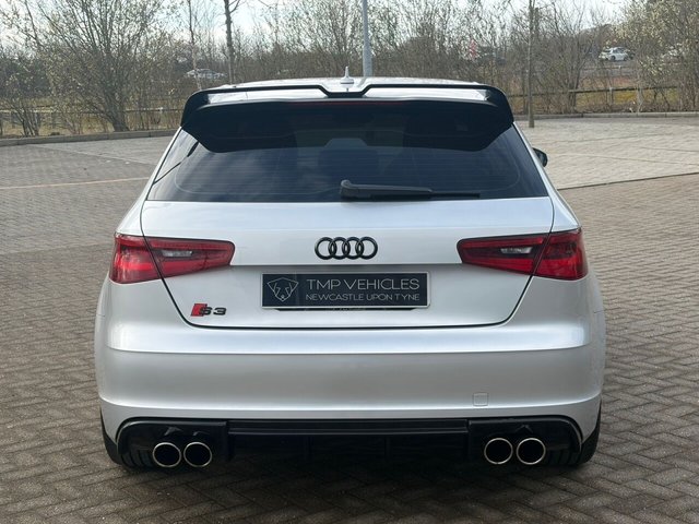 AUDI A3 2.0 TDI S line Hatchback 3dr Diesel Manual Euro 5 (s/s) (150 ps) - Photo 2