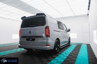 USED 2026 VOLKSWAGEN TRANSPORTER 2.0 T32 SWB HALO X 4MOTION FACTORY KOMBI AUTO - STONE GREY TAILGATE - 1 + 1 CAPTAINS SEATS - COMMERCE PRO SPEC