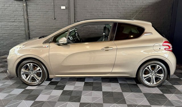 2013 PEUGEOT 208 - Photo 2