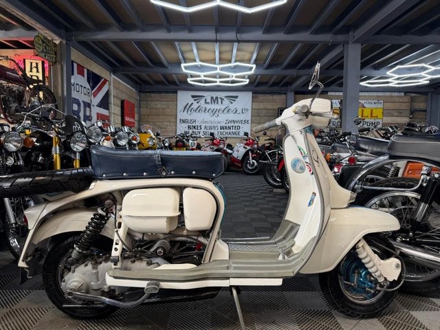 View our LAMBRETTA LI125